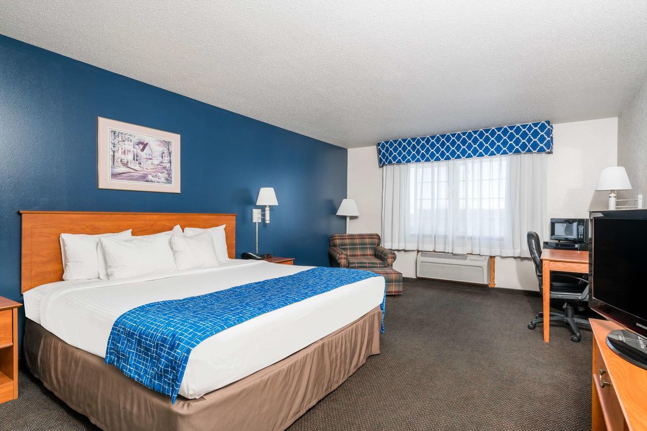 Travelodge & Suites By Wyndham Fargo/Moorhead Exterior photo