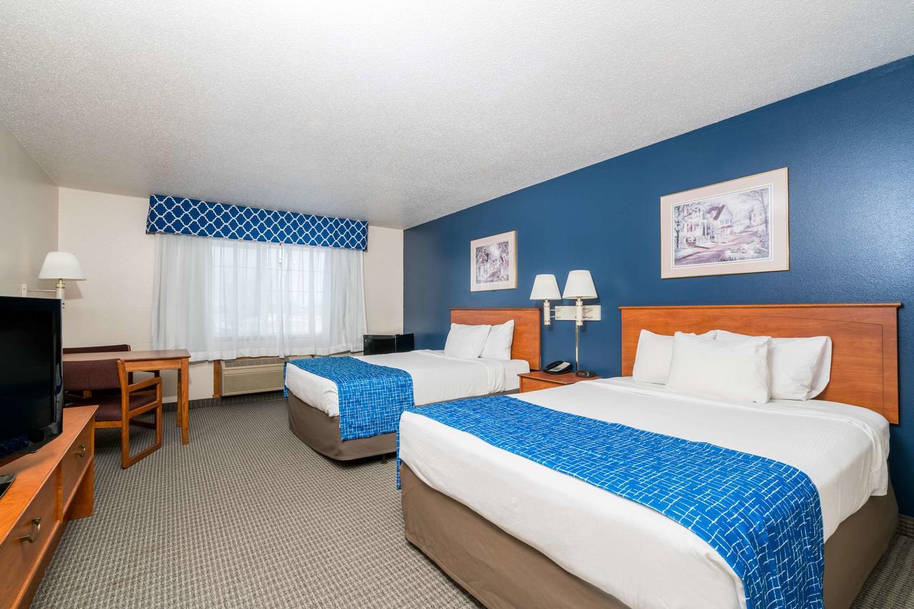 Travelodge & Suites By Wyndham Fargo/Moorhead Exterior photo