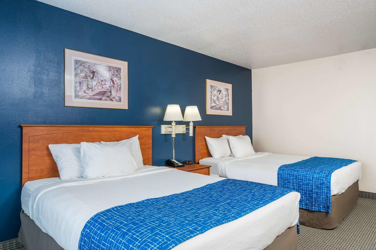 Travelodge & Suites By Wyndham Fargo/Moorhead Exterior photo